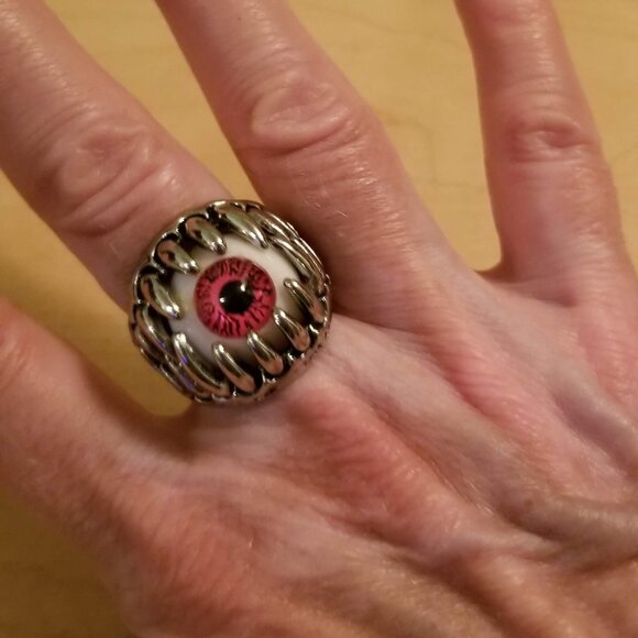 NWOT Eyeball claw ring, size 8 - Picture 1 of 5